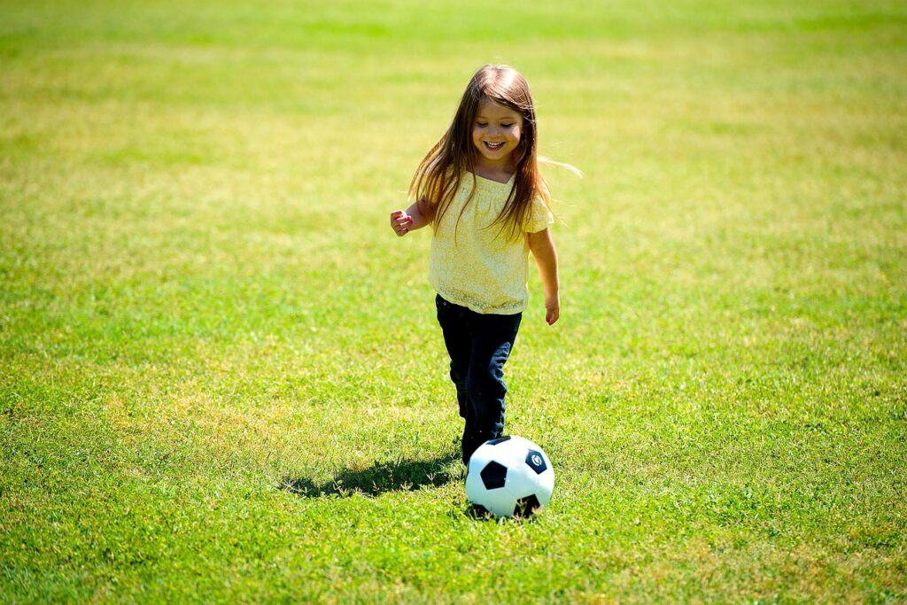 girl, playing, nature-1004432.jpg